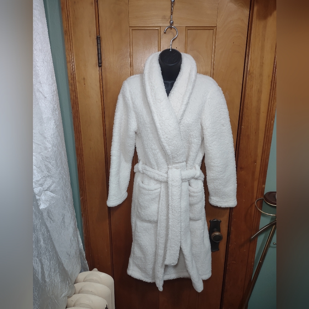 NWT Ulta PLUSH robe size S/M
